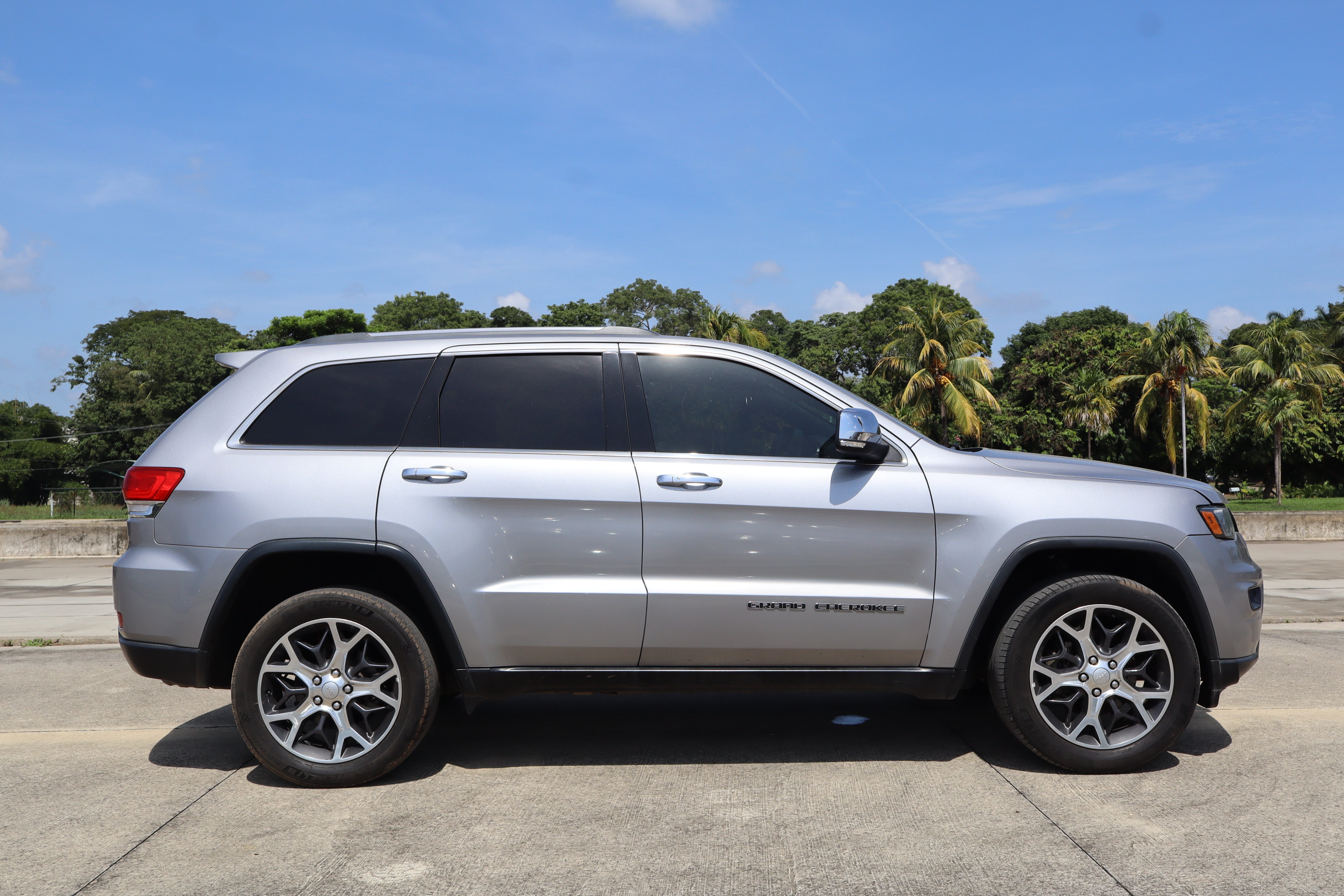2019 Jeep Grand Cherokee LIMITED LUJO, V6, 3.6L, 290 CP, 5 PUERTAS, AUT
